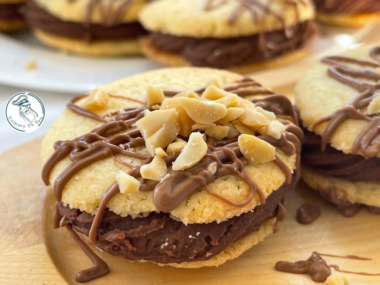 Fursecuri fragede cu unt și cremă de ciocolată – rețetă simplă