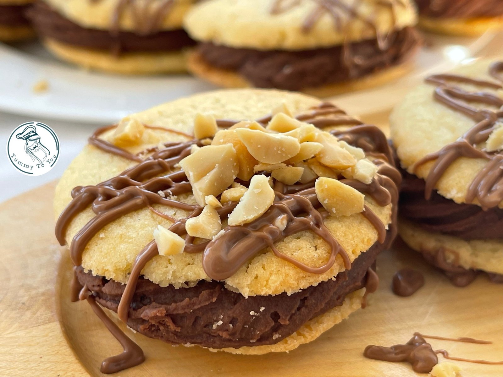 Fursecuri fragede cu unt și cremă de ciocolată – rețetă simplă