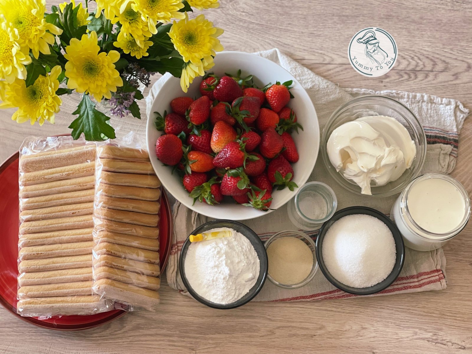 Tiramisu cu căpșuni, mascarpone si jeleu de fructe ingrediente