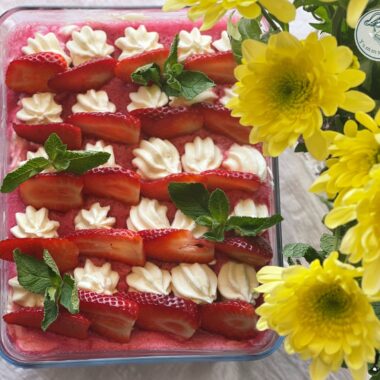 Tiramisu cu căpșuni, mascarpone si jeleu de fructe cover photo