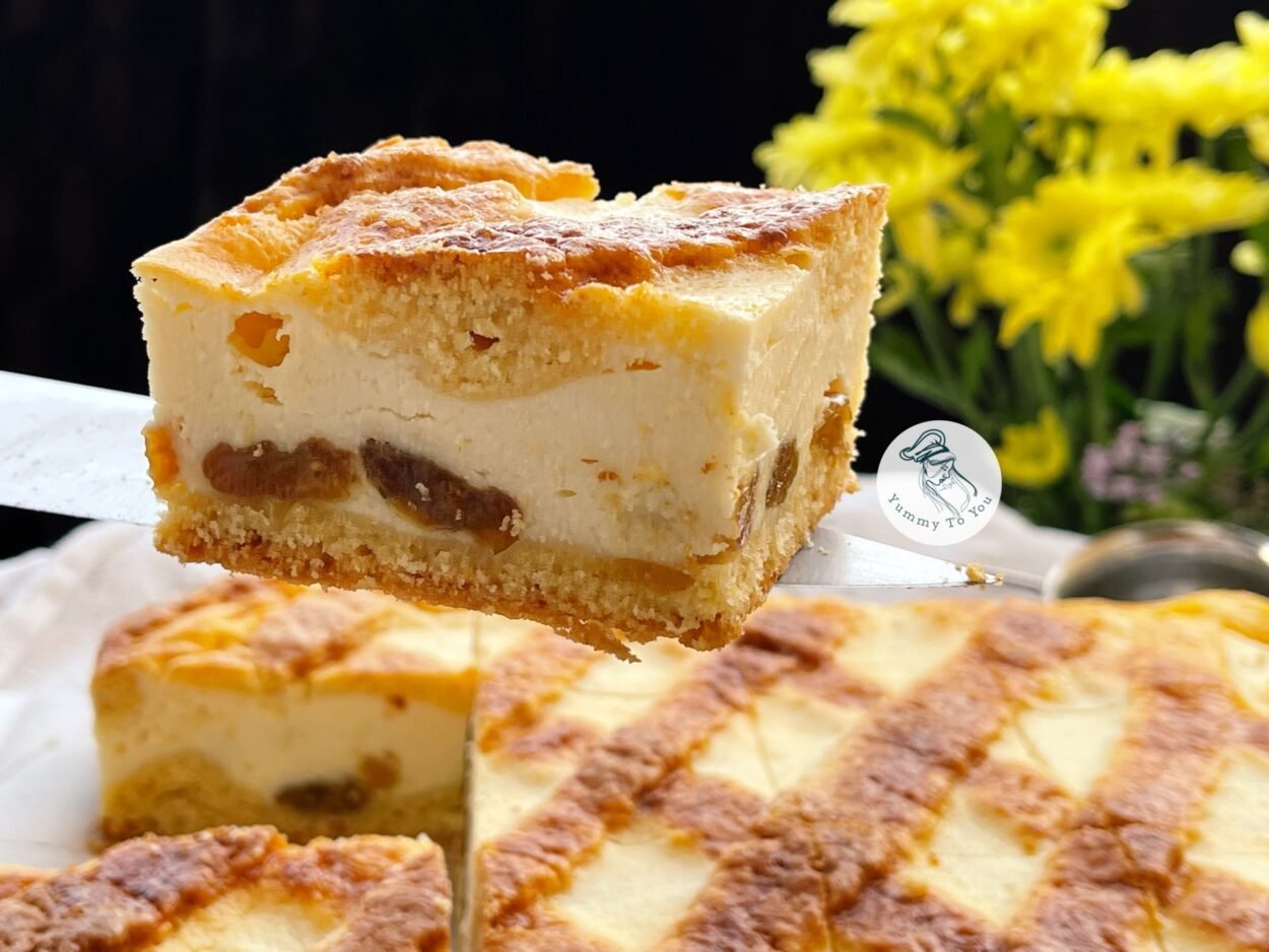 Sweet cheese and sour cream pie – easy Romanian dessert recipe