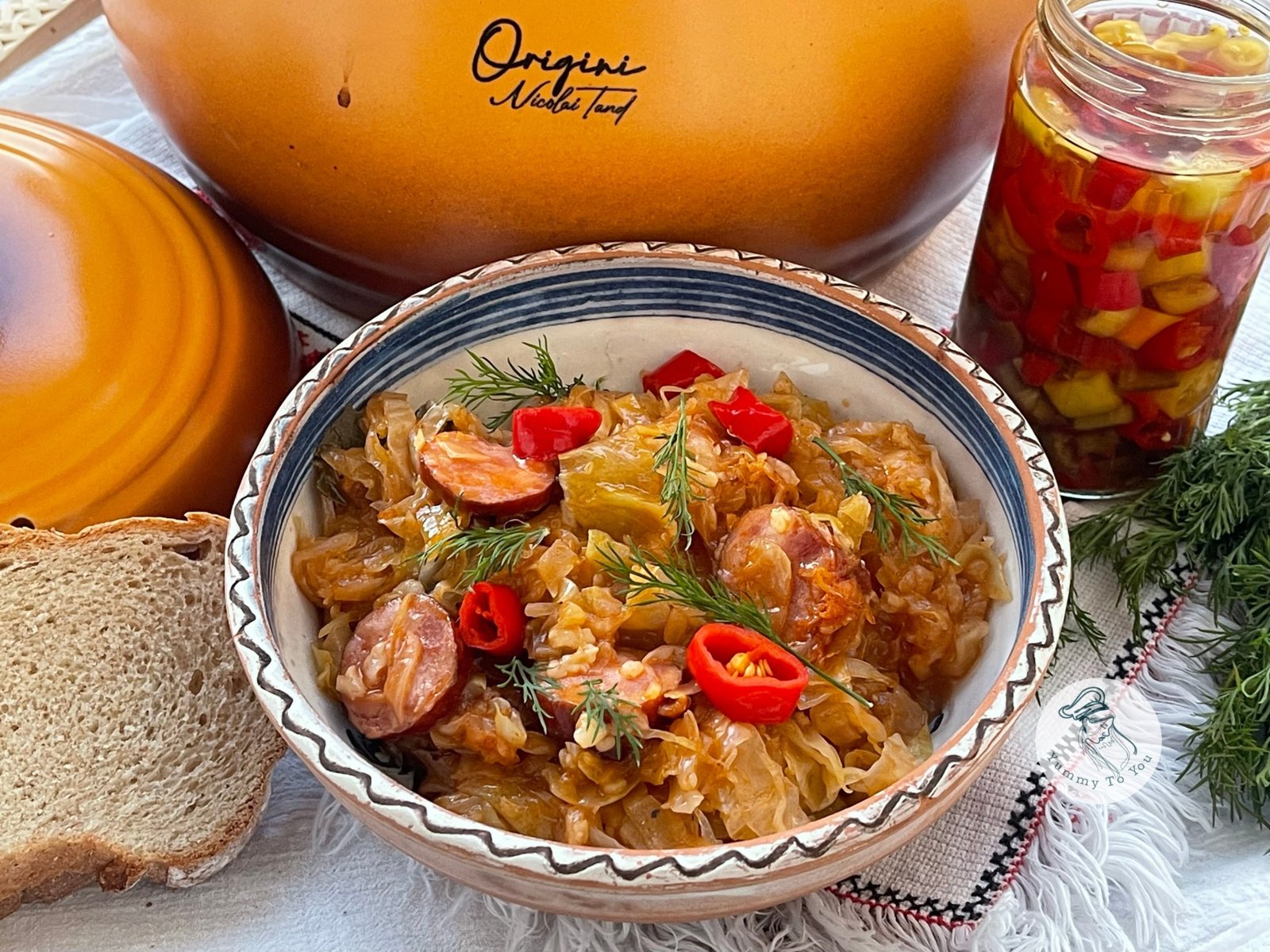 Varză murată cu orez și cârnați afumați la cuptor  servire 4