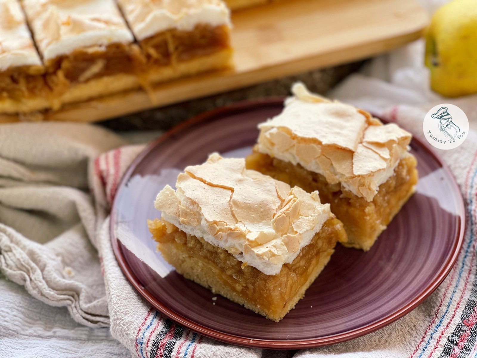 Apple and meringue cake – homemade recipe with a fluffy sponge and a generous apple layer