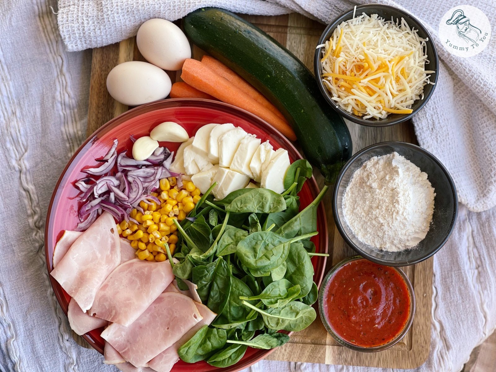 Pizza cu blat de zucchini și mozzarella ingrediente Pizza cu blat de zucchini și mozzarella ingrediente
