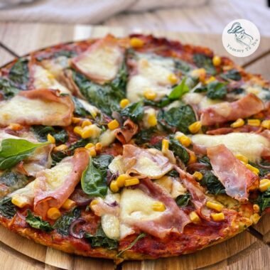 Pizza cu blat de zucchini și mozzarella cover photo