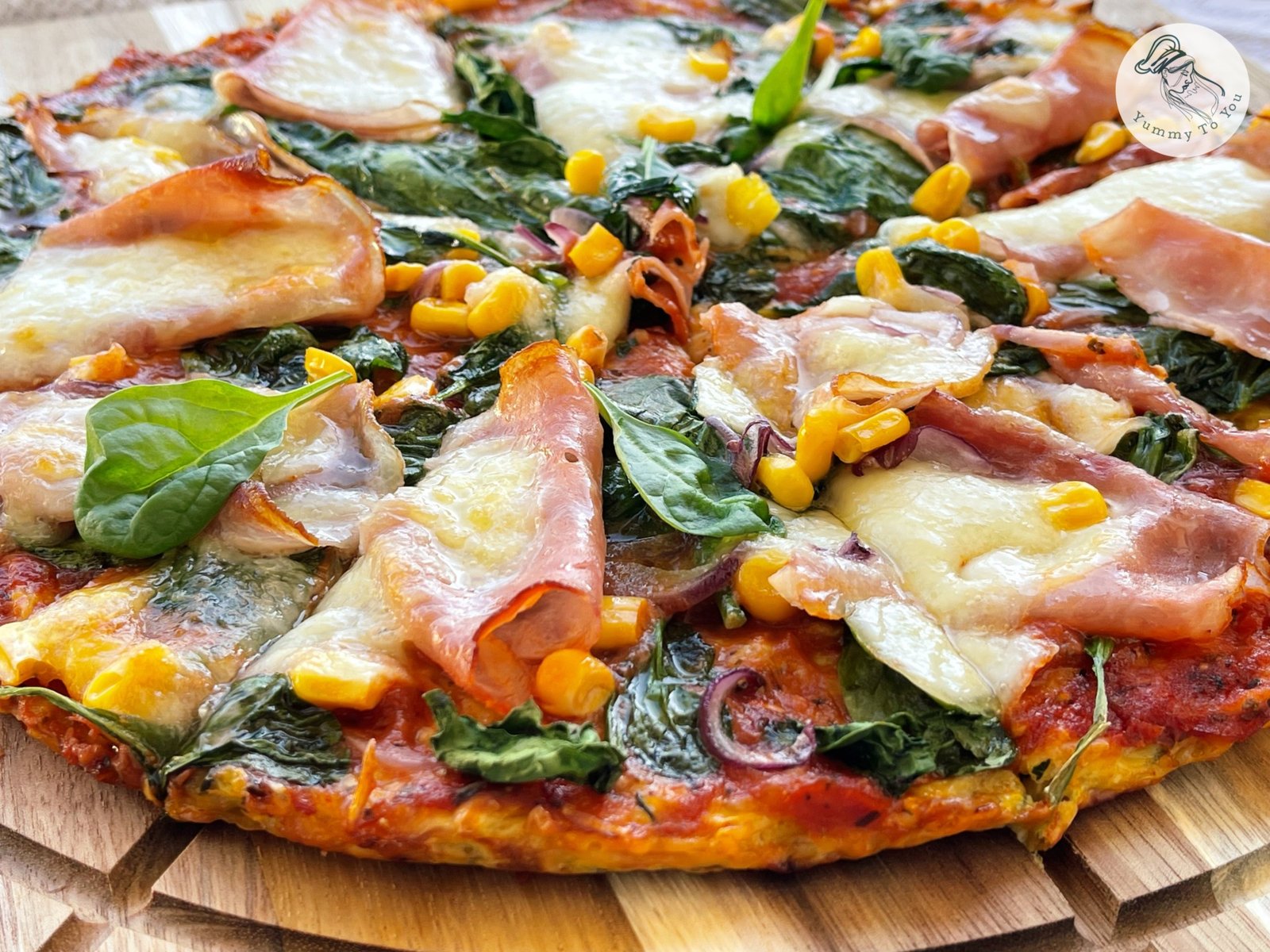 Pizza cu blat de zucchini și mozzarella servire 4 Pizza cu blat de zucchini și mozzarella servire 4