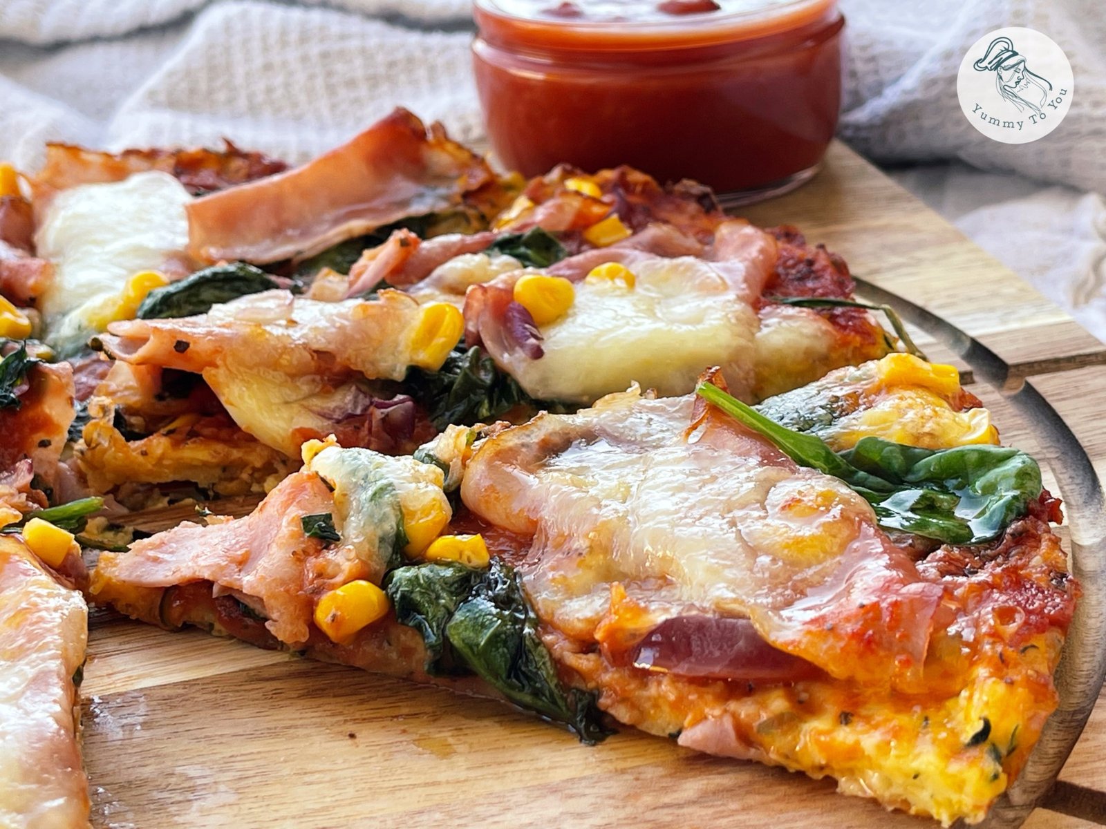 Pizza cu blat de zucchini și mozzarella servire 3 Pizza cu blat de zucchini și mozzarella servire 3