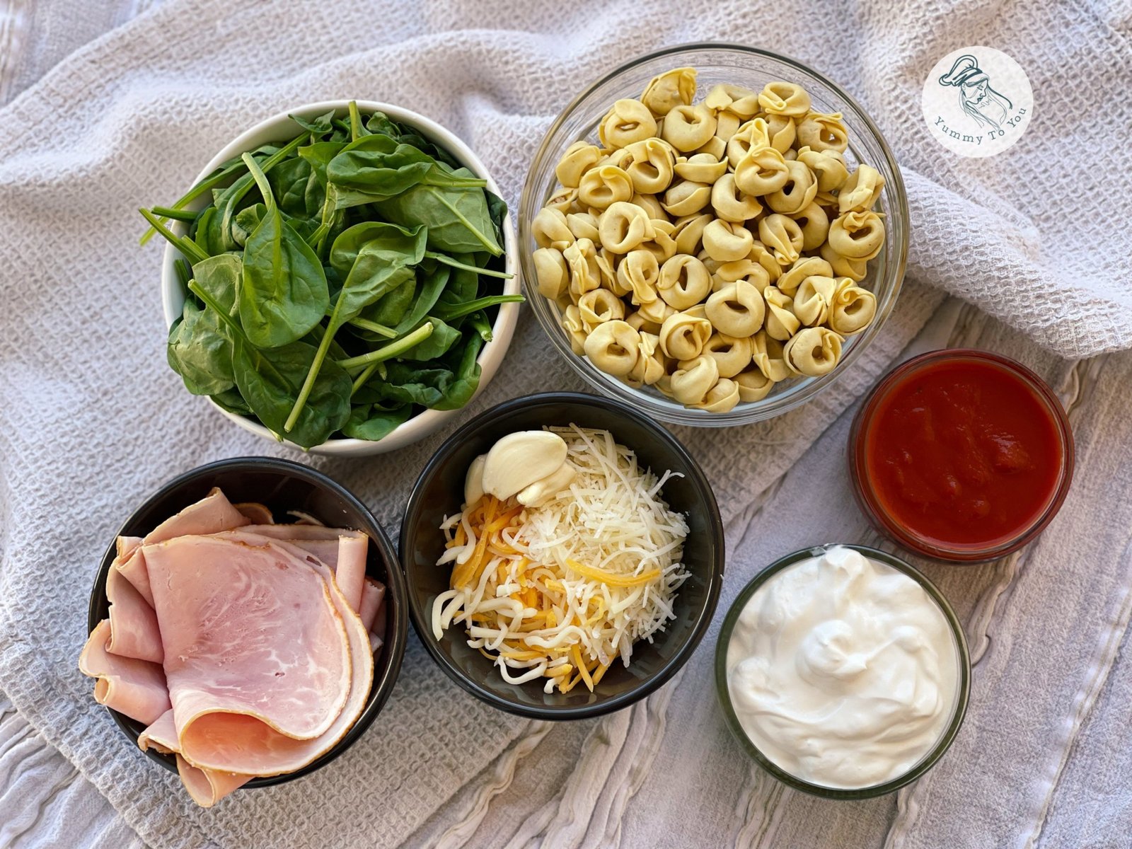 Tortellini cu spanac și sos cremos ingrediente