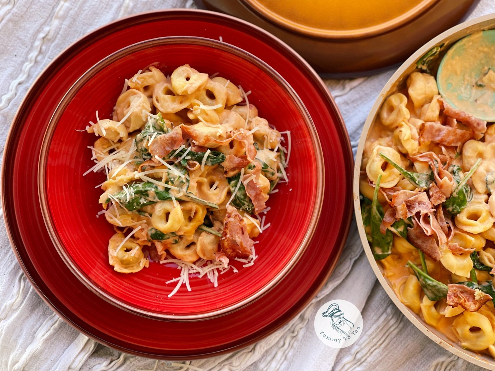 Tortellini cu spanac și sos cremos servire 1