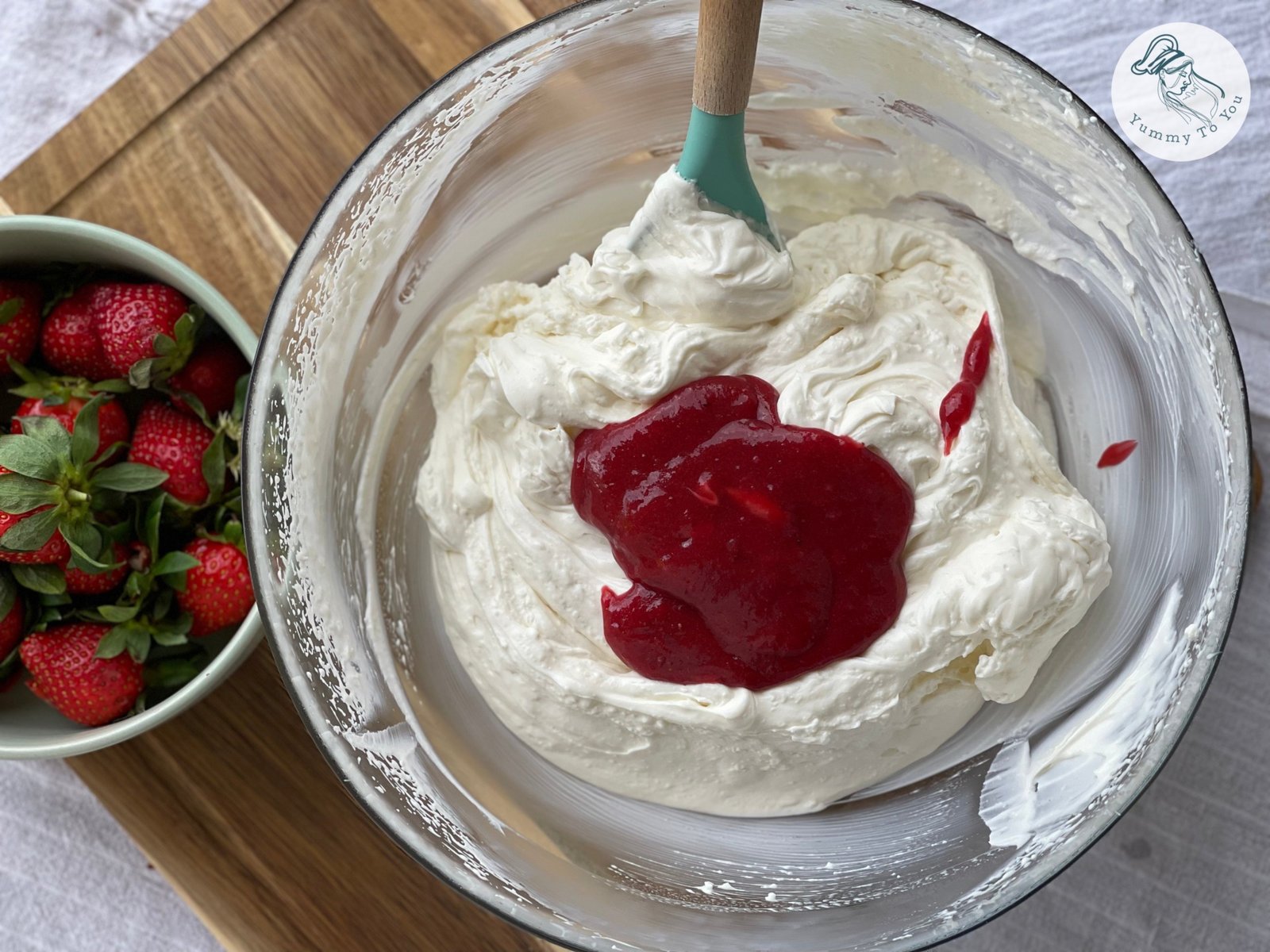 Pregatire crema cu mascarpone si capsuni 2