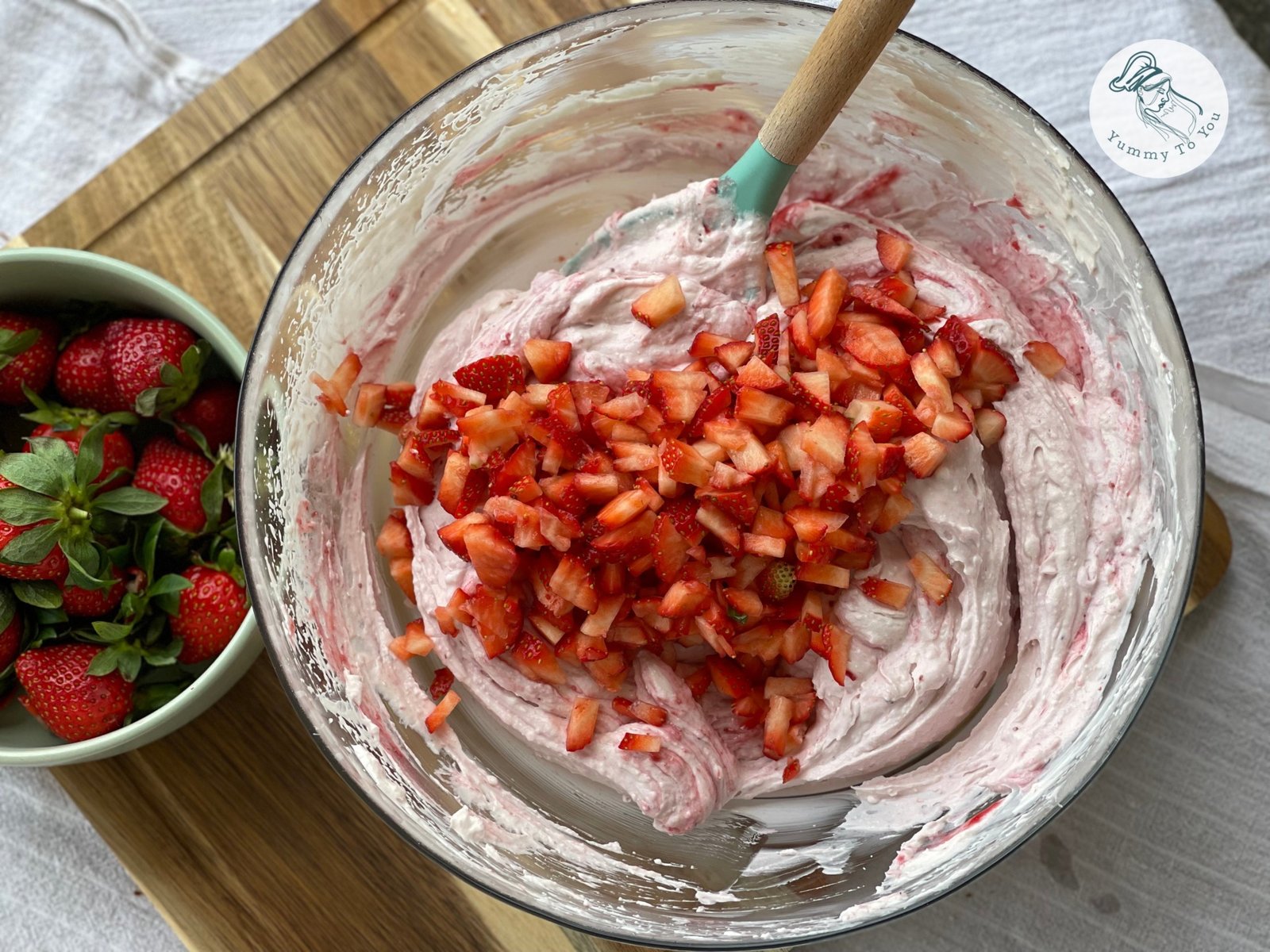 Pregatire crema cu mascarpone si capsuni 3