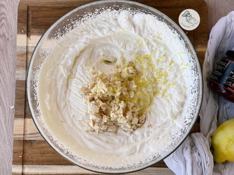 Pregatire crema tort spirala Pregatire crema tort spirala