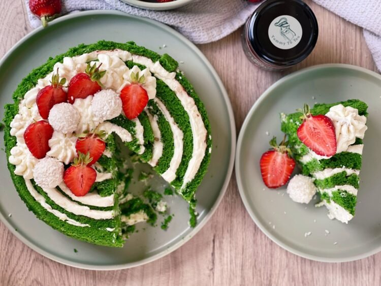Tort Green Velvet în Spirală cu Spanac, Cremă Raffaello și Dulceață de Zmeură servire 1 Tort Green Velvet în Spirală cu Spanac, Cremă Raffaello și Dulceață de Zmeură servire 1