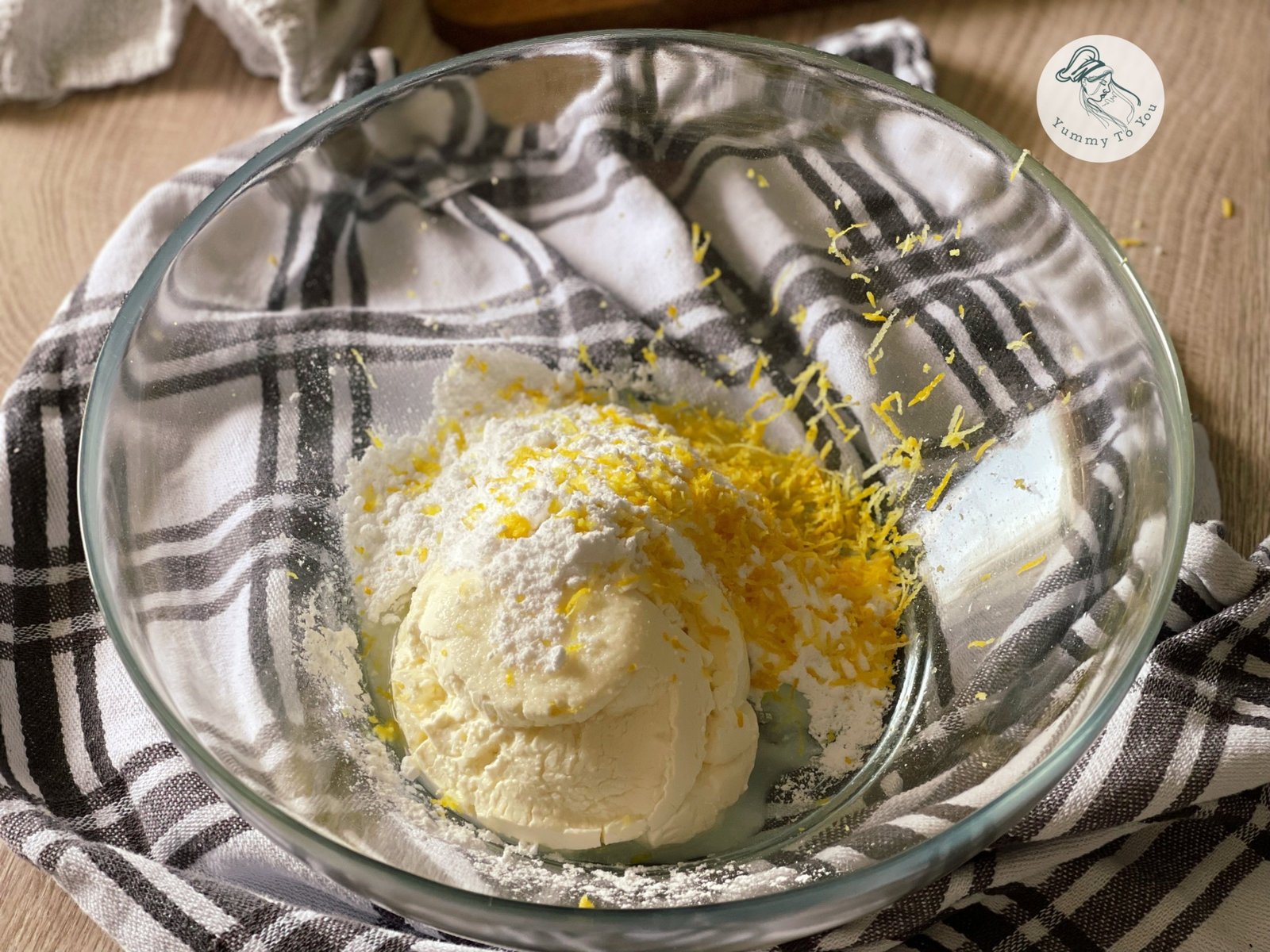 Pregătirea cremei de mascarpone cu frișcă și lămâie 1