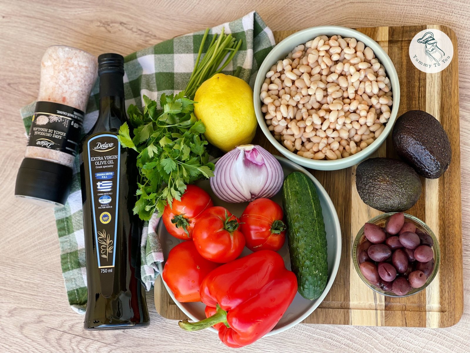 Salată cu fasole albă, avocado și legume proaspete ingrediente Salată cu fasole albă, avocado și legume proaspete ingredienten