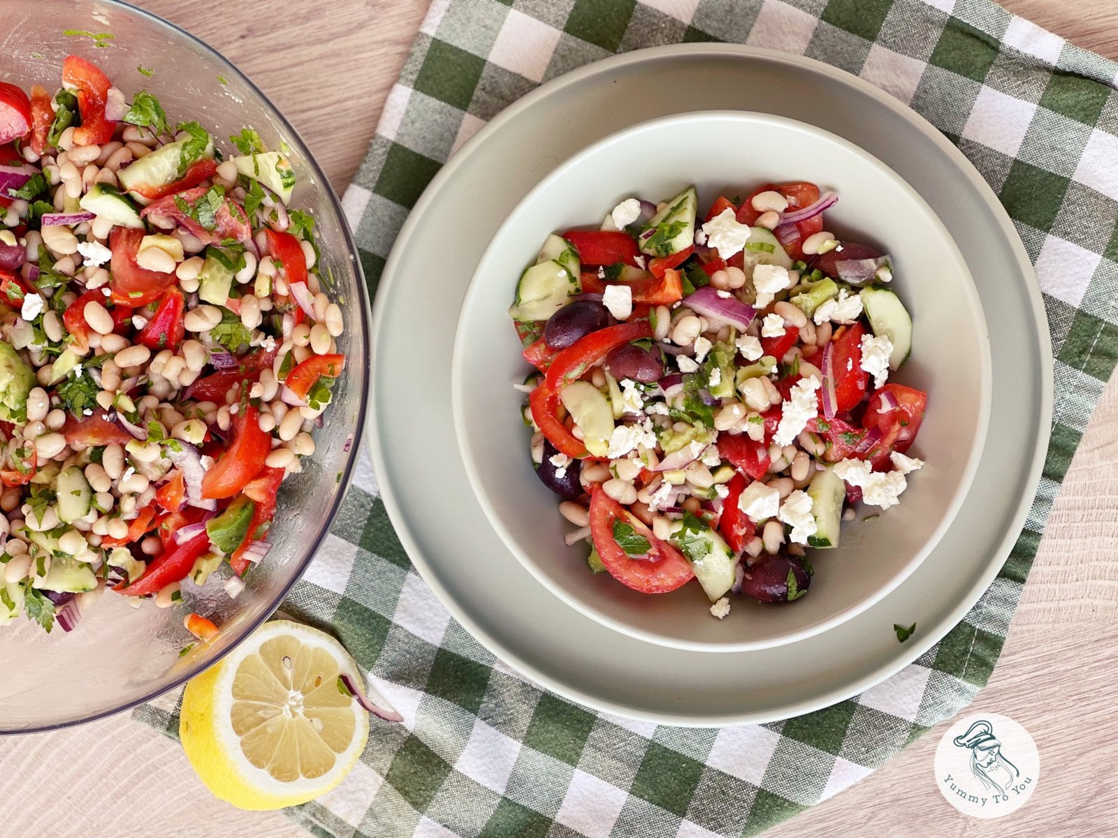Salată cu fasole albă, avocado și legume proaspete servire 1 Salată cu fasole albă, avocado și legume proaspete servire 1