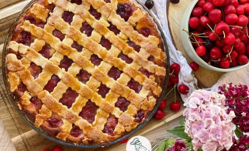 Plăcintă cu cireșe și brânză dulce cover photo