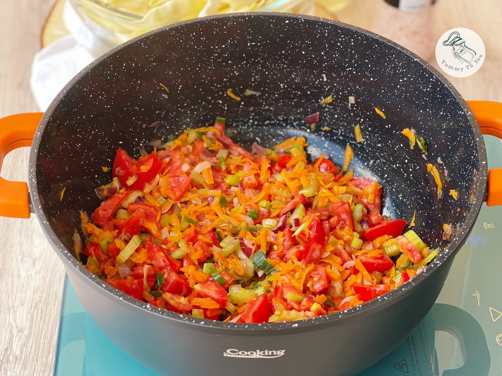 Ciorbă de fasole păstăi cu costiță afumată și smântână baza de legume 2 Ciorbă de fasole păstăi cu costiță afumată și smântână baza de legume 2