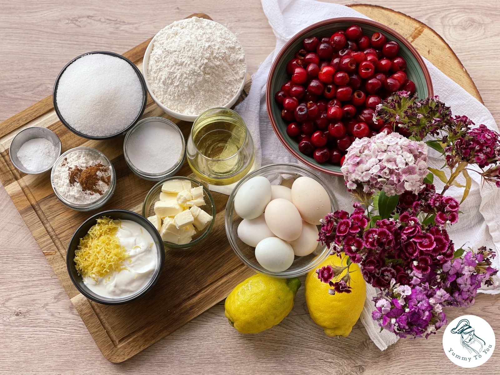 Prăjitură pufoasă cu cireșe și iaurt ingrediente