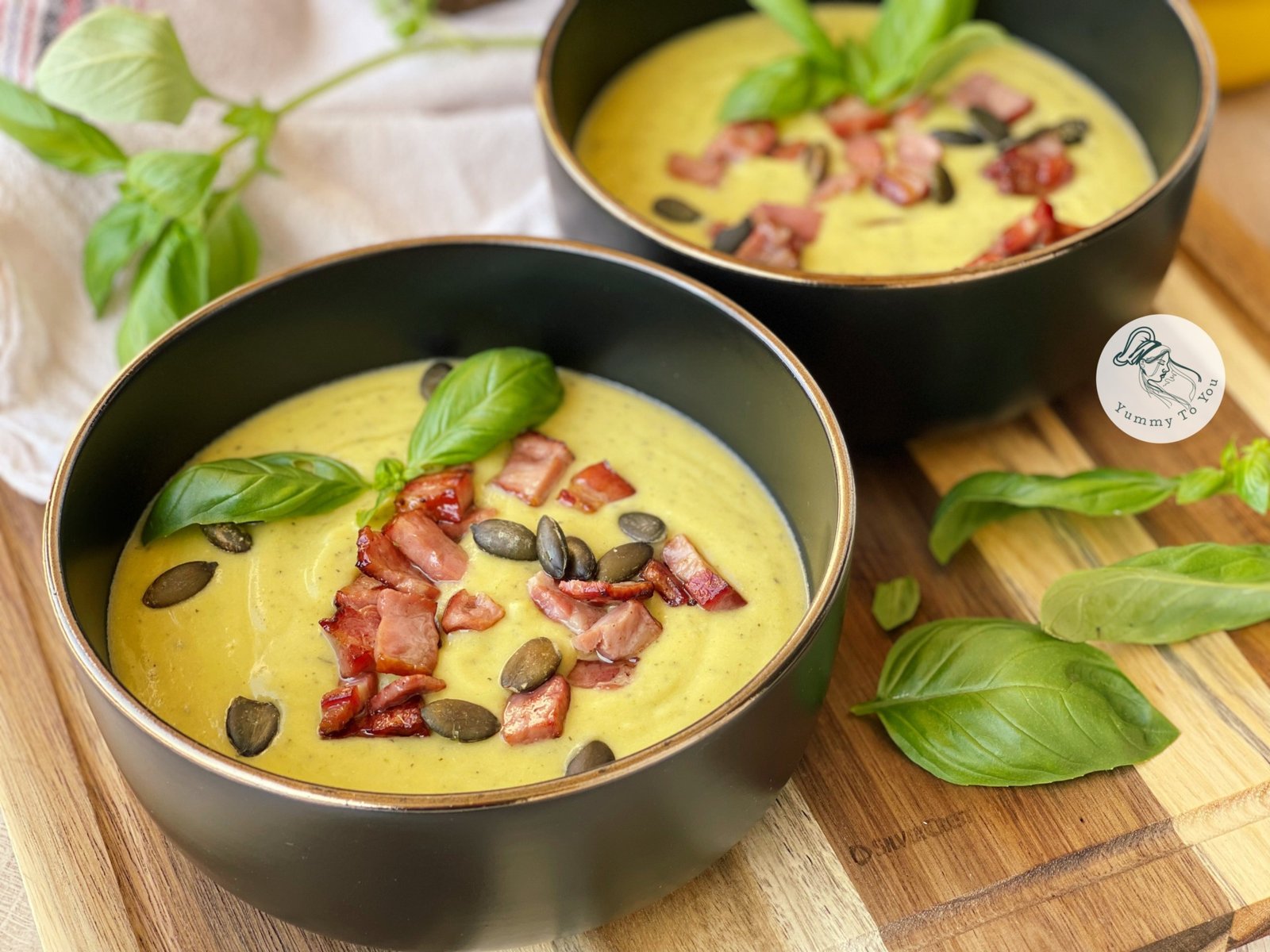 Supă cremă de dovlecei cu bacon crocant servire 3