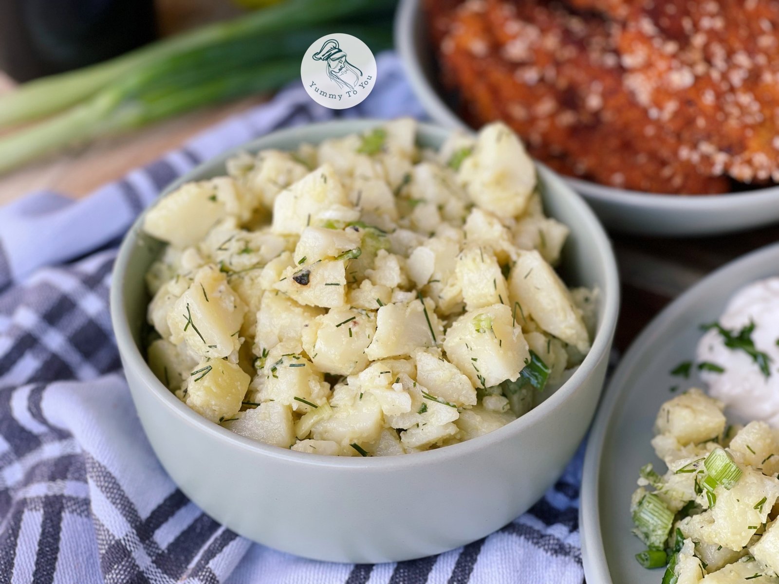 Salata de cartofi noi servire Salata de cartofi noi servire