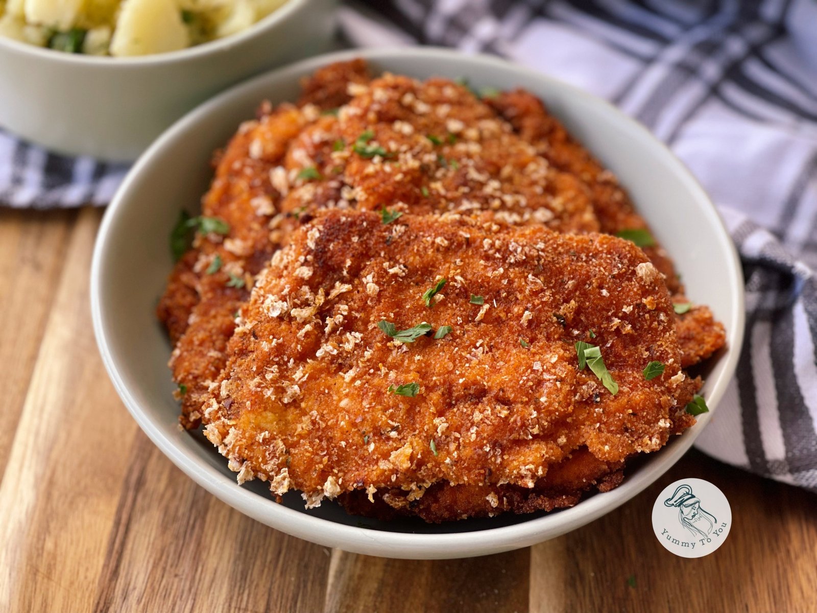 Snitele de pui in crusta de panko dupa prajire Snitele de pui in crusta de panko dupa prajire