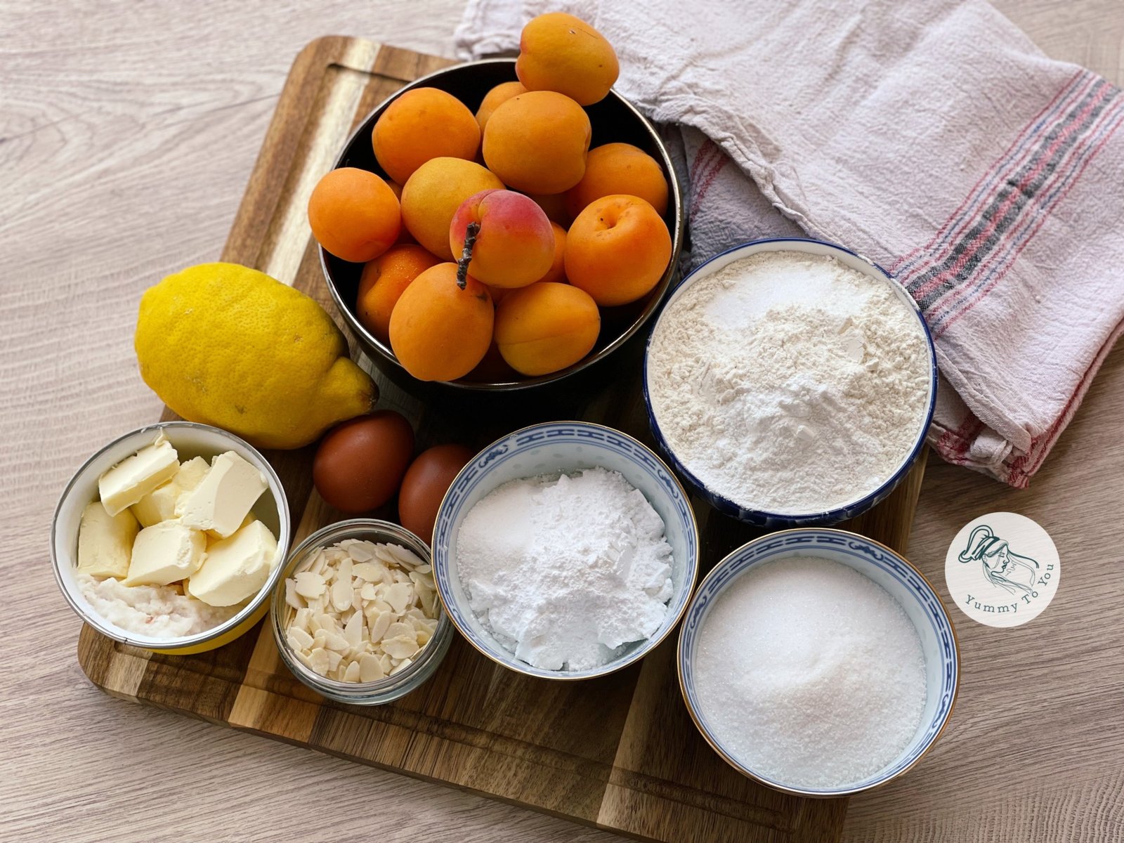 Prăjitură cu caise și aluat răzuit ingrediente Prăjitură cu caise și aluat răzuit ingrediente