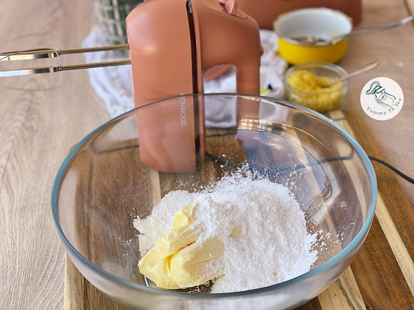 Pregatire crema de branzacu lamaie si unt 1 Pregatire crema de branzacu lamaie si unt 1