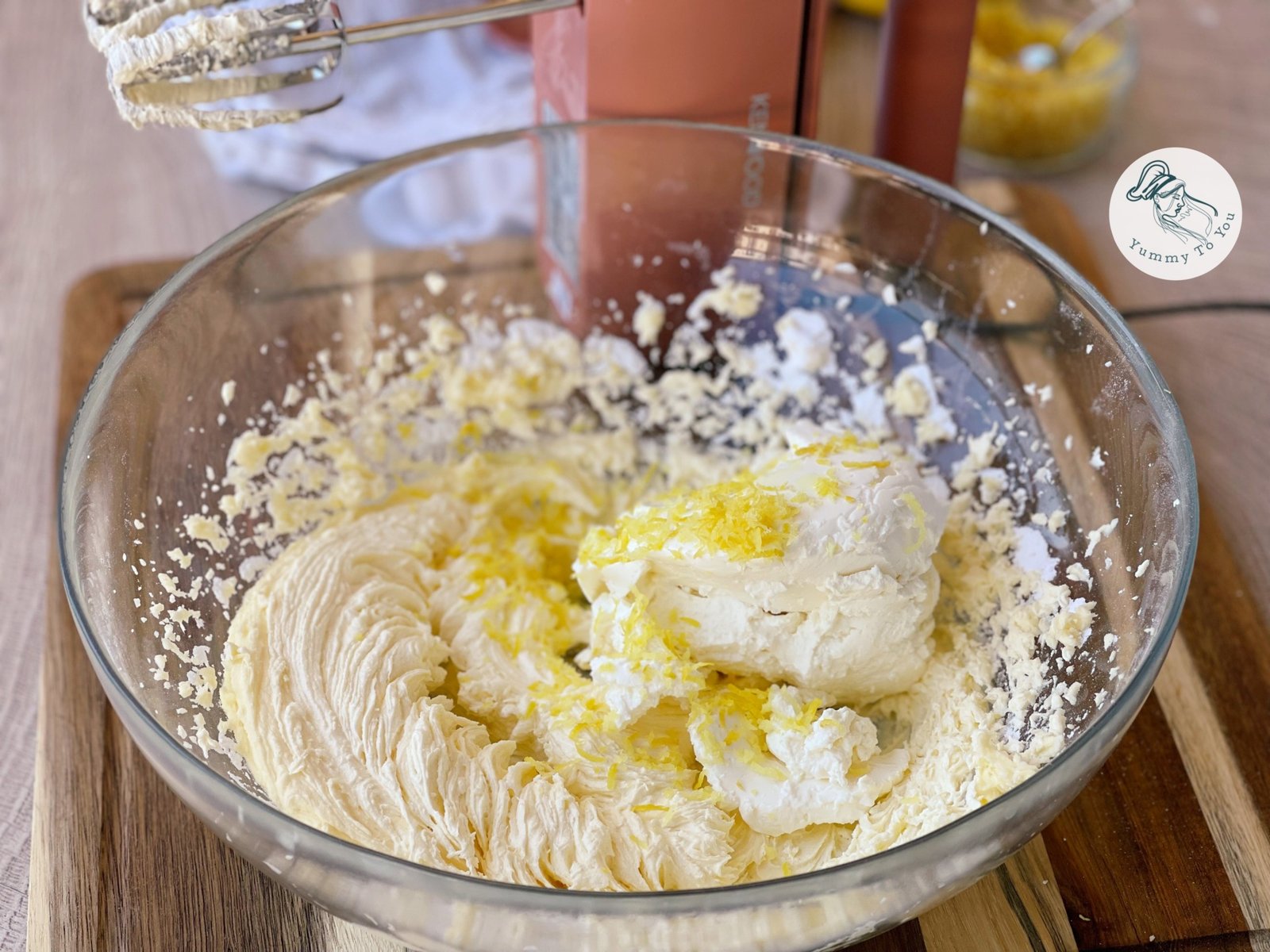 Pregatire crema de branzacu lamaie si unt 2 Pregatire crema de branzacu lamaie si unt 2