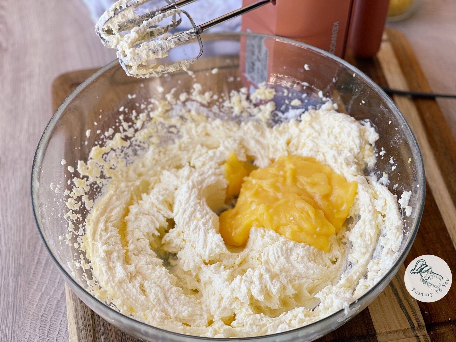 Pregatire crema de branzacu lamaie si unt 3 Pregatire crema de branzacu lamaie si unt 3