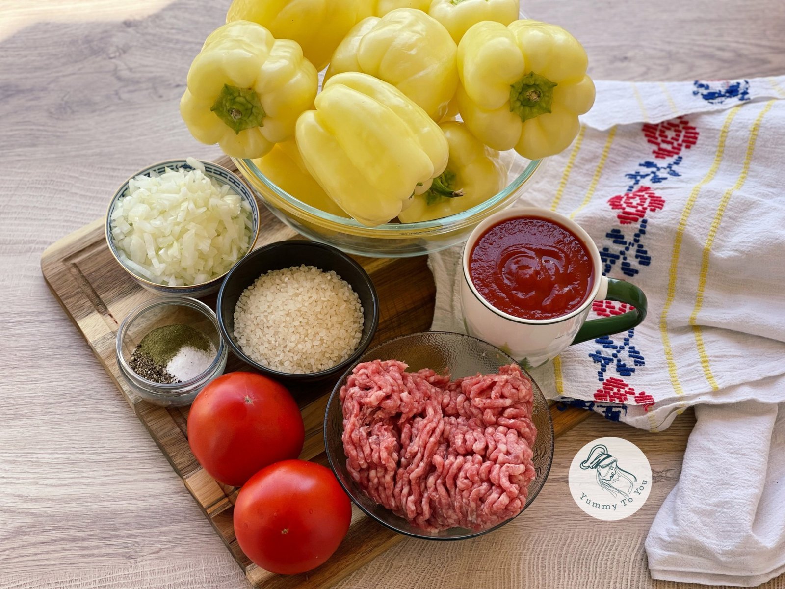 Ardei umpluți cu carne și orez ingrediente Ardei umpluți cu carne și orez ingrediente