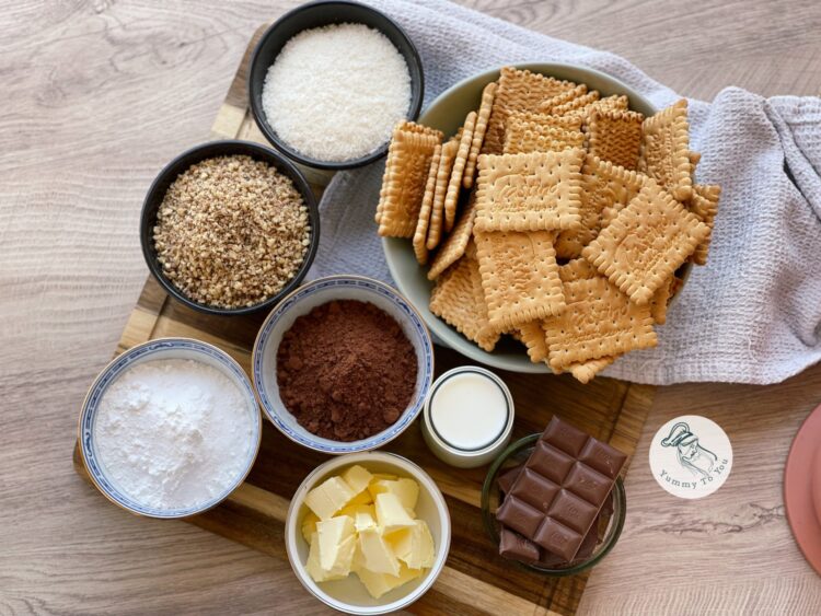 Biluțe de ciocolată cu biscuiți, rom și cocos ingrediente Biluțe de ciocolată cu biscuiți, rom și cocos ingrediente