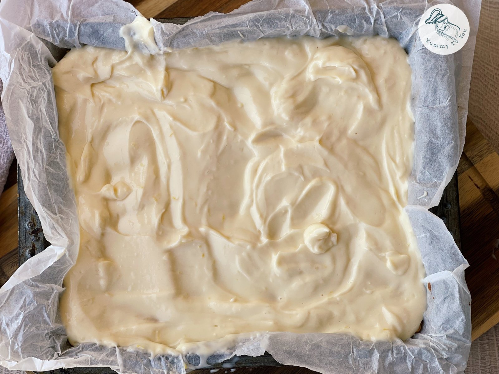 adaugare crema de branza peste blatul precopt adaugare crema de branza peste blatul precopt