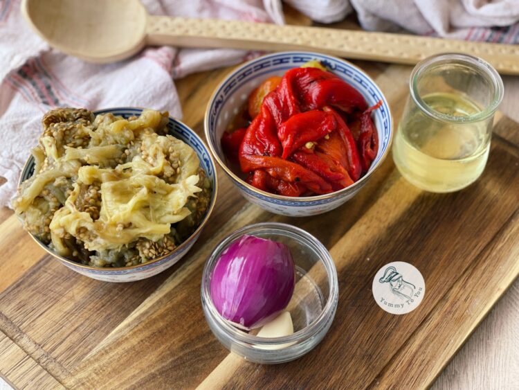 Salată de vinete cu ardei copt și usturoi  ingrediente
