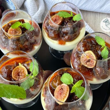 Panna cotta cu smochine caramelizate cover photo