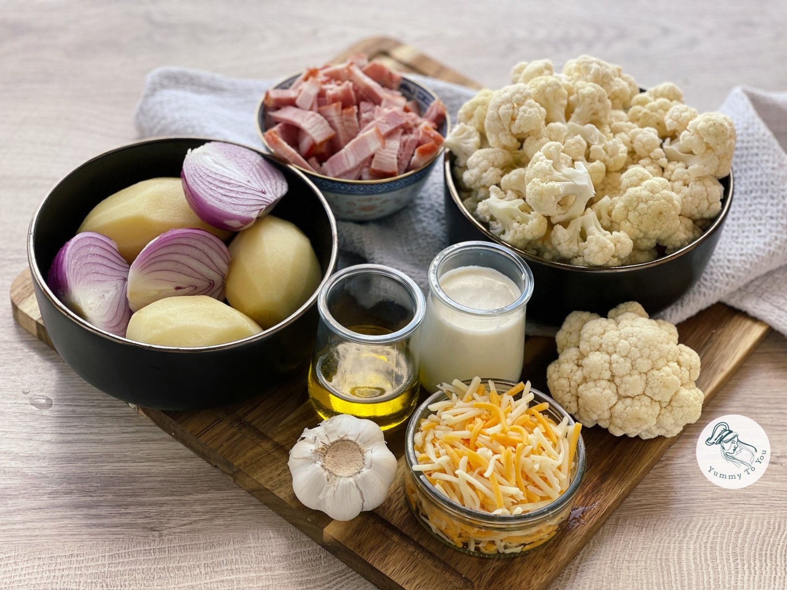 Supă cremă de conopidă cu usturoi copt ingrediente Supă cremă de conopidă cu usturoi copt ingrediente
