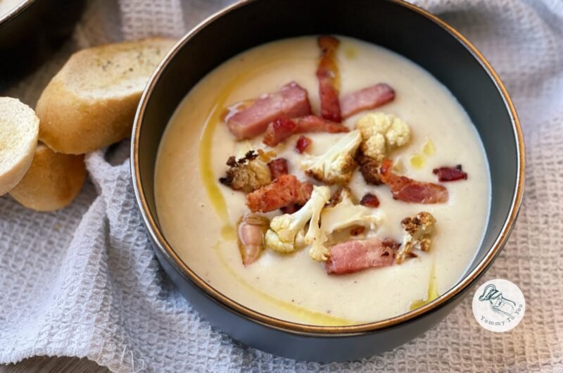 Creamy Cauliflower Soup with Roasted Garlic