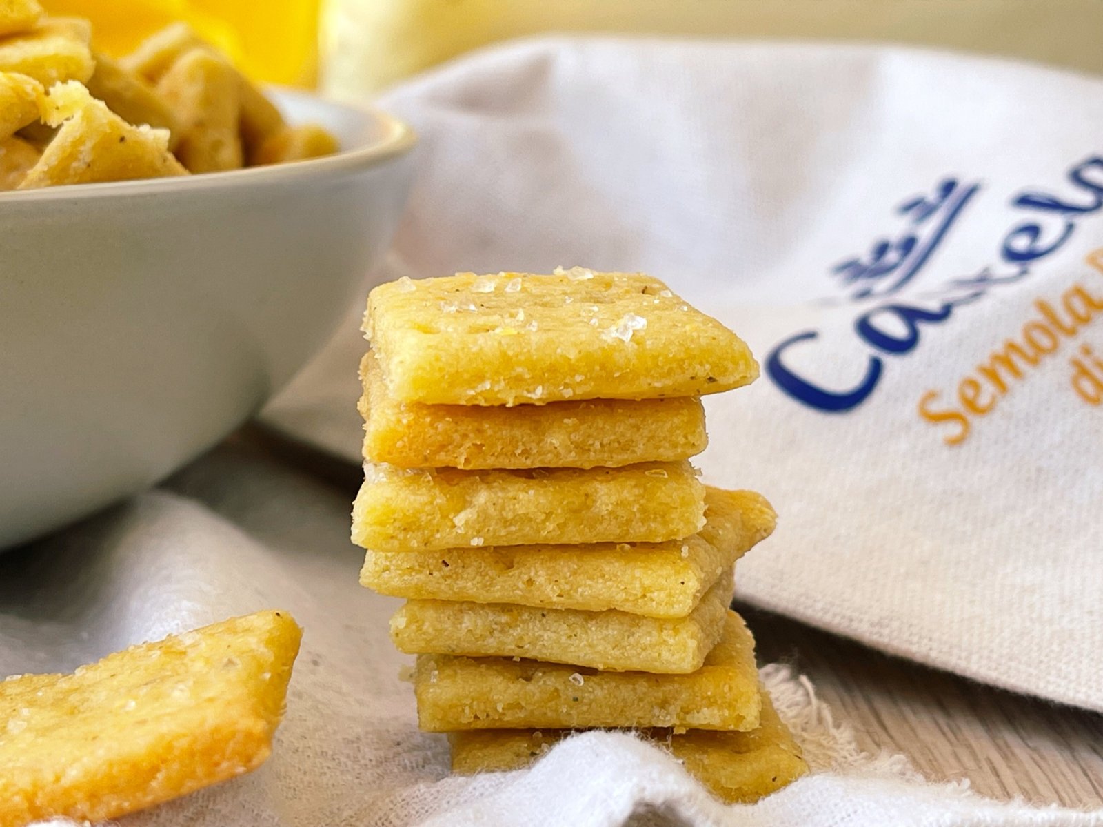 Biscuiți sărați cu cheddar, bere și rozmarin servire 4