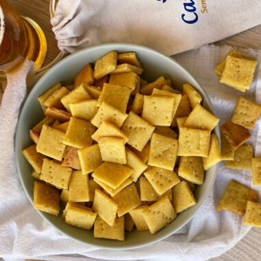 Biscuiți sărați cu cheddar, bere și rozmarin cover photo