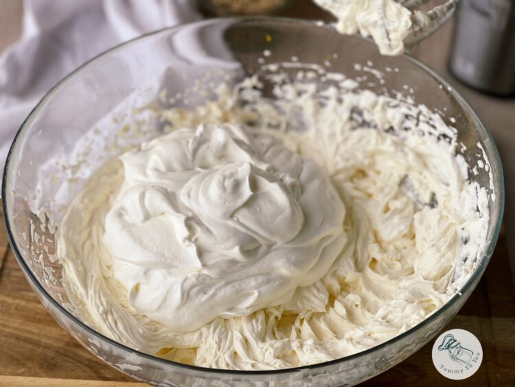 pregatire crema de branza si frisca 3 pregatire crema de branza si frisca 3