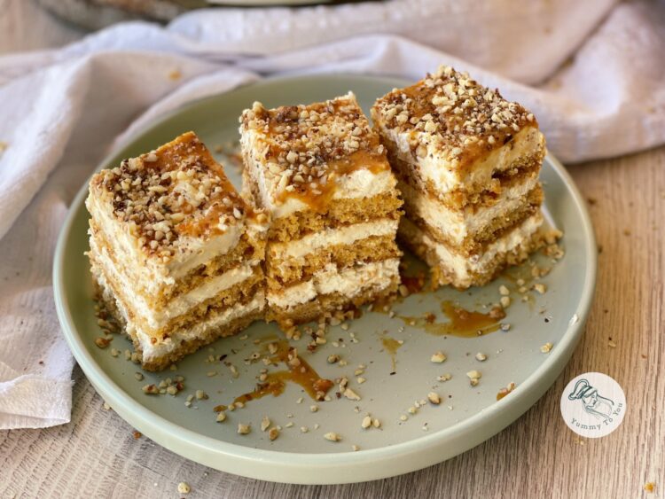 Prăjitură cu dovleac copt, nucă și caramel sărat servire 4 Prăjitură cu dovleac copt, nucă și caramel sărat servire 4