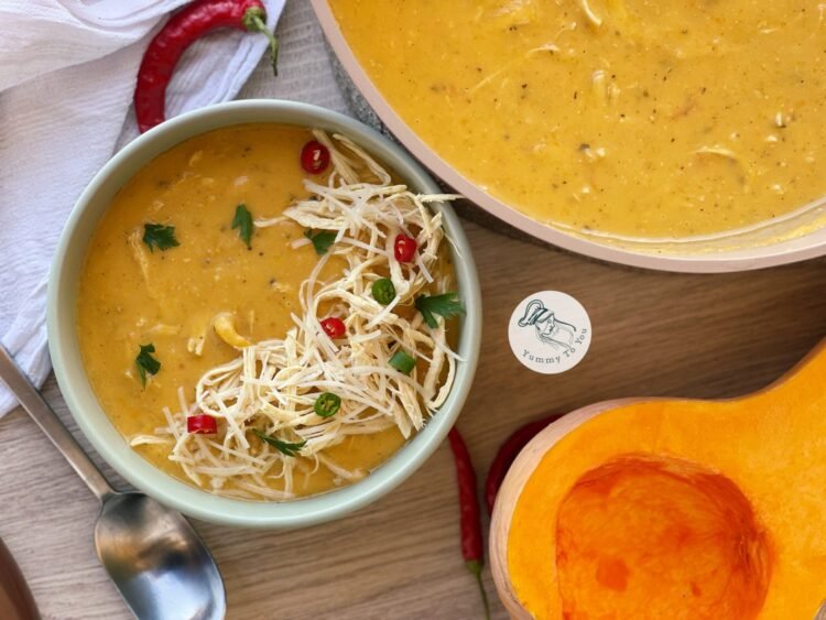 Supă cremă de dovleac copt cu pui și parmezan servire 2 Supă cremă de dovleac copt cu pui și parmezan servire 2