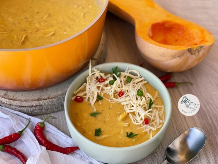 Supă cremă de dovleac copt cu pui și parmezan servire 4 Supă cremă de dovleac copt cu pui și parmezan servire 4