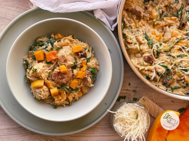Orzo cremos cu chifteluțe de pui și dovleac servire 1 Orzo cremos cu chifteluțe de pui și dovleac servire 1