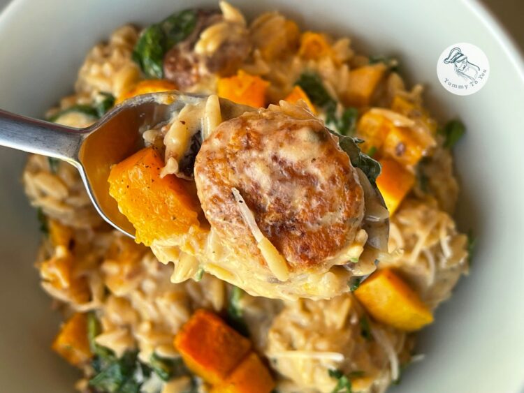 Orzo cremos cu chifteluțe de pui și dovleac servire 4 Orzo cremos cu chifteluțe de pui și dovleac servire 4